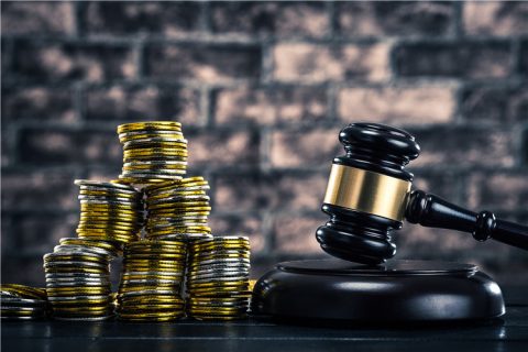 10万的欠款请律师大约多少钱？
